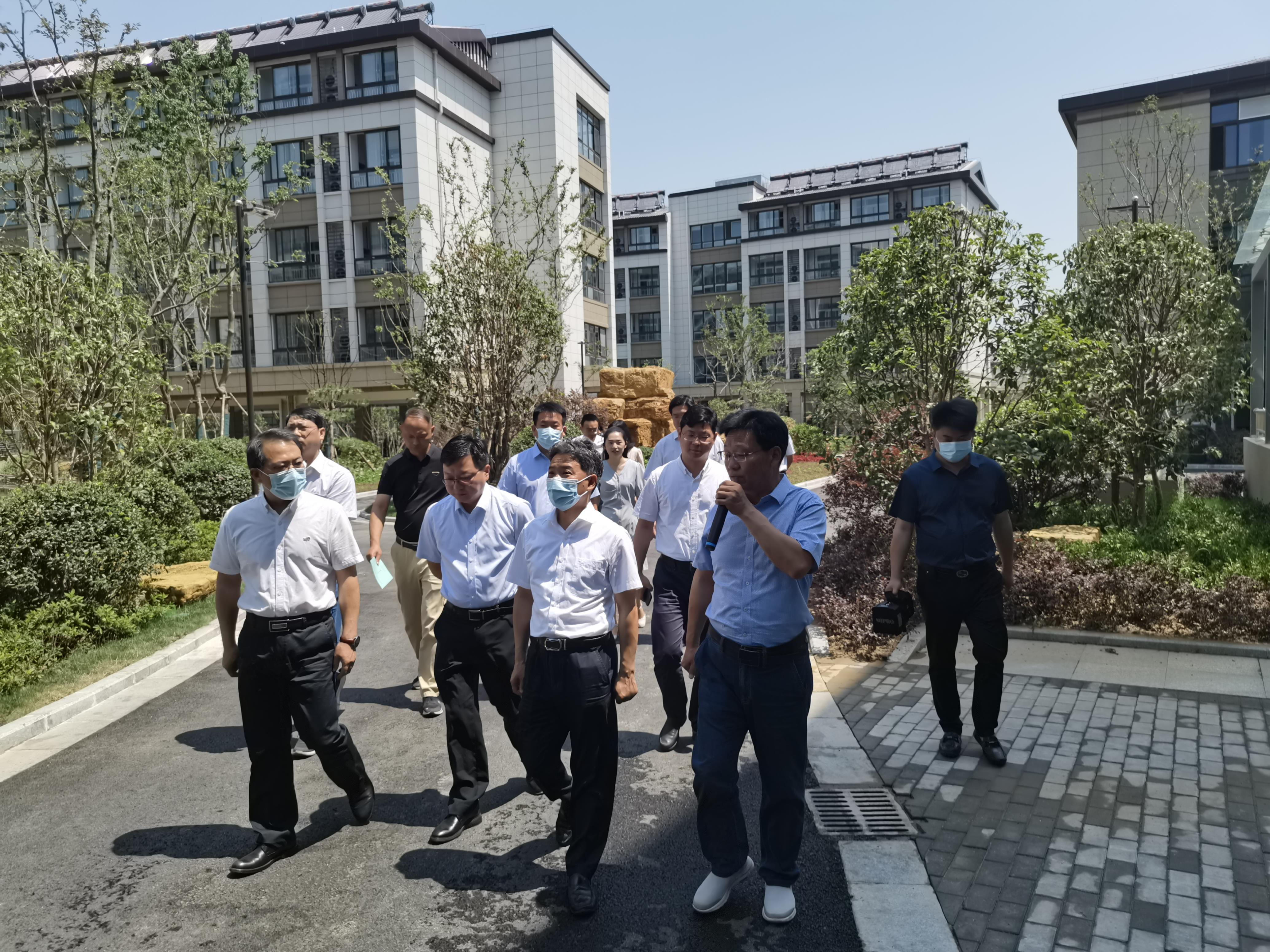 图1-2、康尧副部长调研维扬人才公寓项目建设.jpg