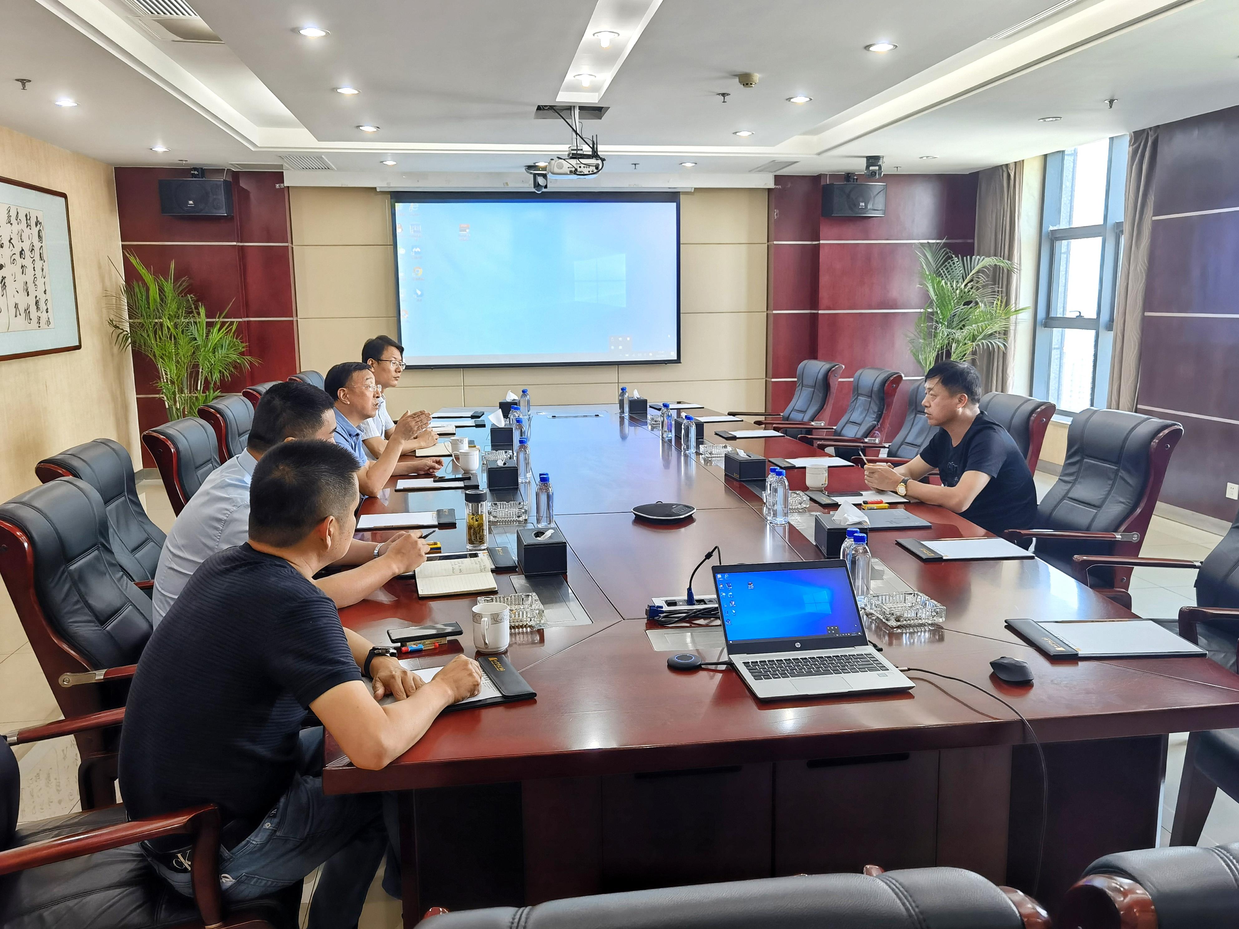 图1-2、无锡耐思股份董事长杨卫东考察集团公司.jpg