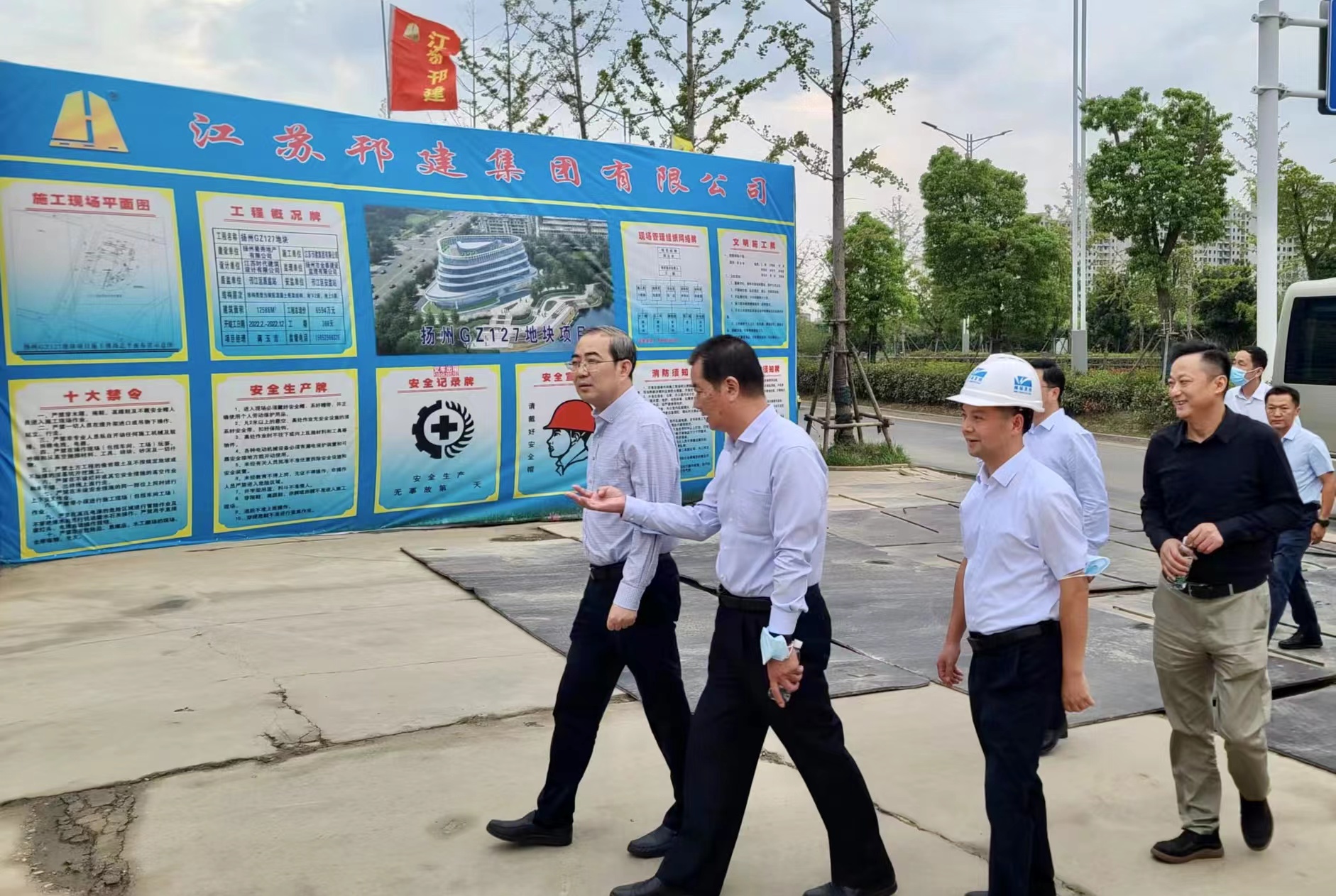 图1-8、赵庆红市长率队检查GZ127项目.jpg