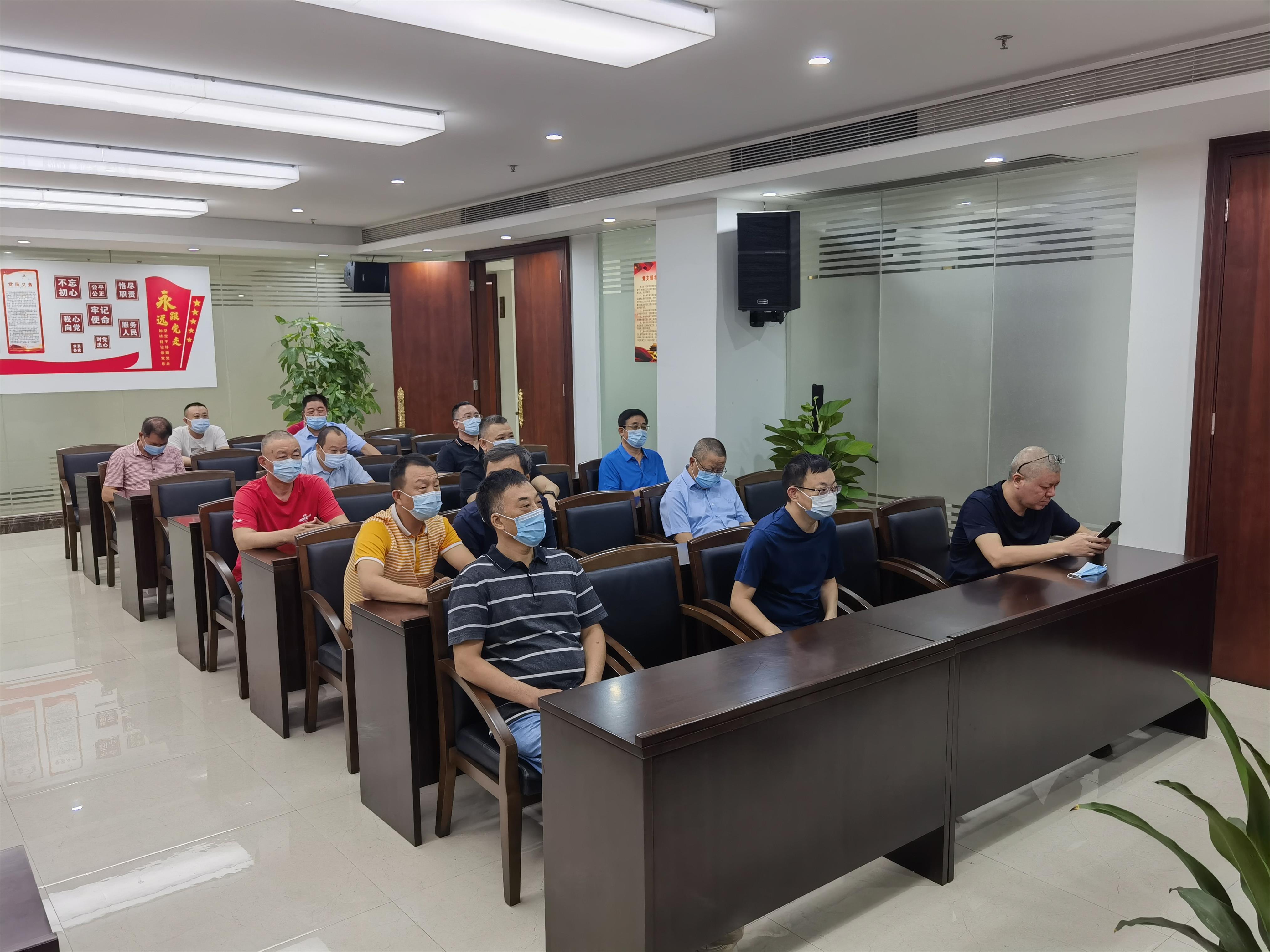 图1-6、深圳分公司收看二十大开幕会.jpg