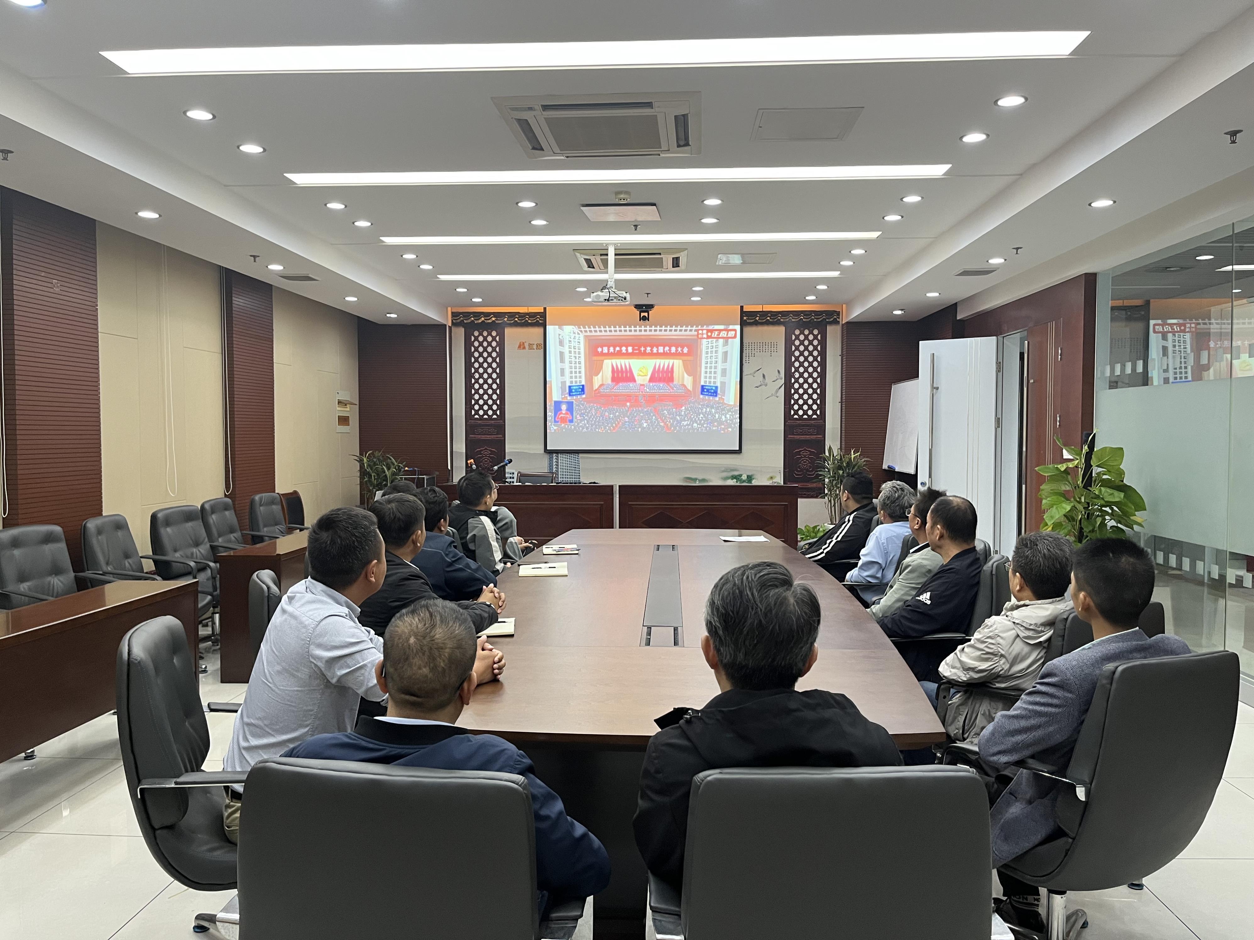 图1-14、万隆基础公司收看二十大开幕会.jpg