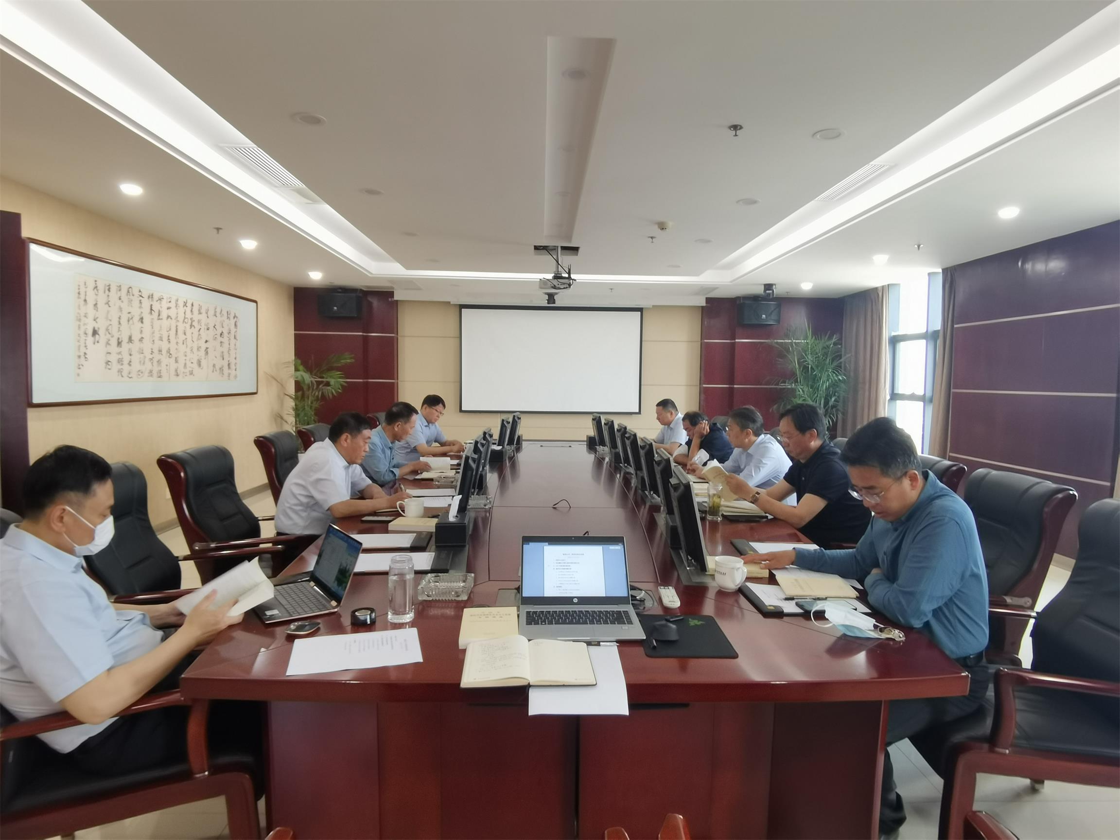 图1-8、集团公司二季度党委会.jpg
